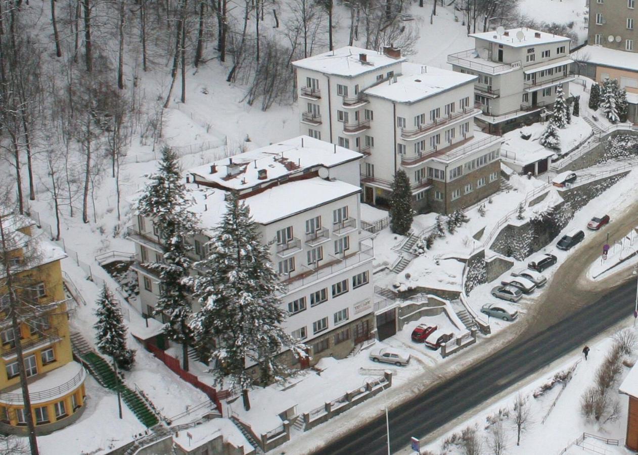 Bed & Breakfast Domy Wczasowe Tryumfy 3*