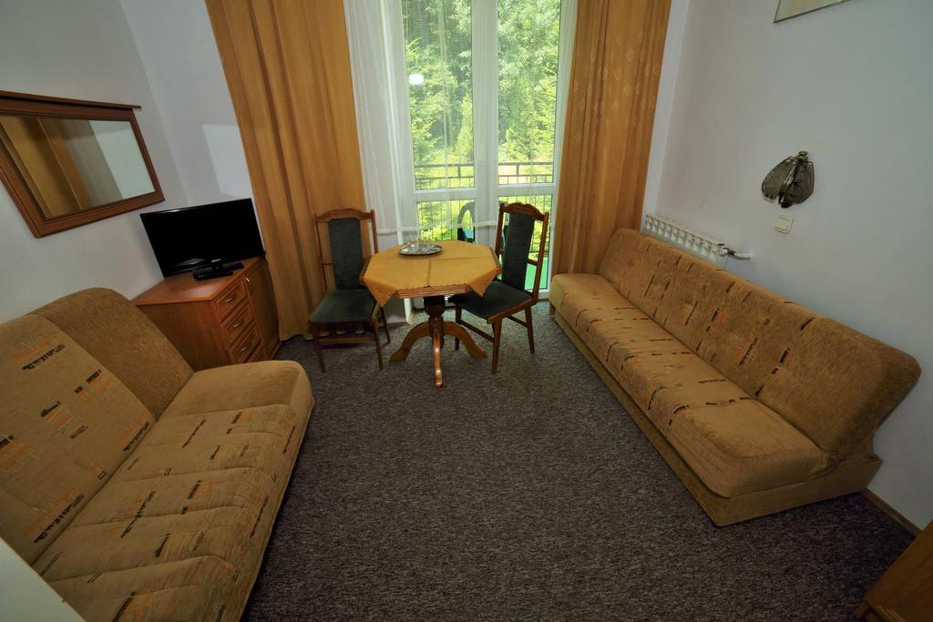 Domy Wczasowe Tryumfy Bed & Breakfast 3*
